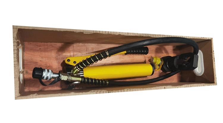 900cc Manual Hydraulic Pump Split Rust Nut Splitter Tool in Workshop and Outdoor
